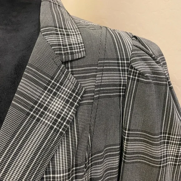 Express Black and White Plaid Blazer - Picture 5 of 8